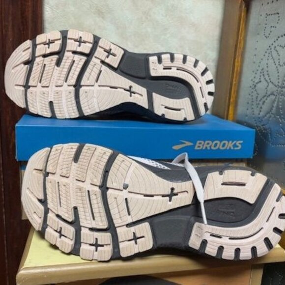 BROOKS ADRENALINE GTS 22 WOMEN'S SIZE 8 PINK SUPPORT SNEAKERS - Picture 2 of 6